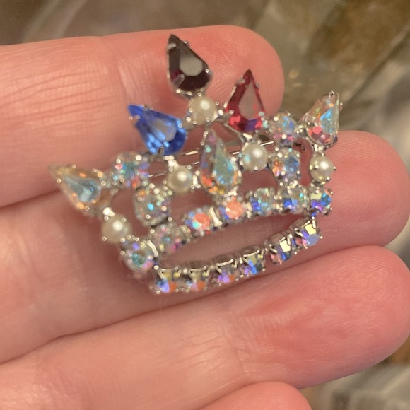 B David Vintage AB Crystal Glass Queen Grandmother or Mother’s Crown Brooch - Picture 3 of 8